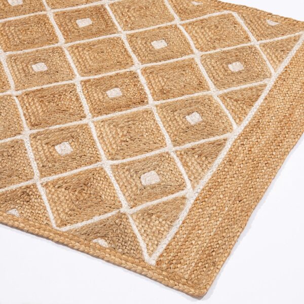 Diamond Pattern Hand-Braided Jute Rug – Natural Fiber Carpet for Home Décor