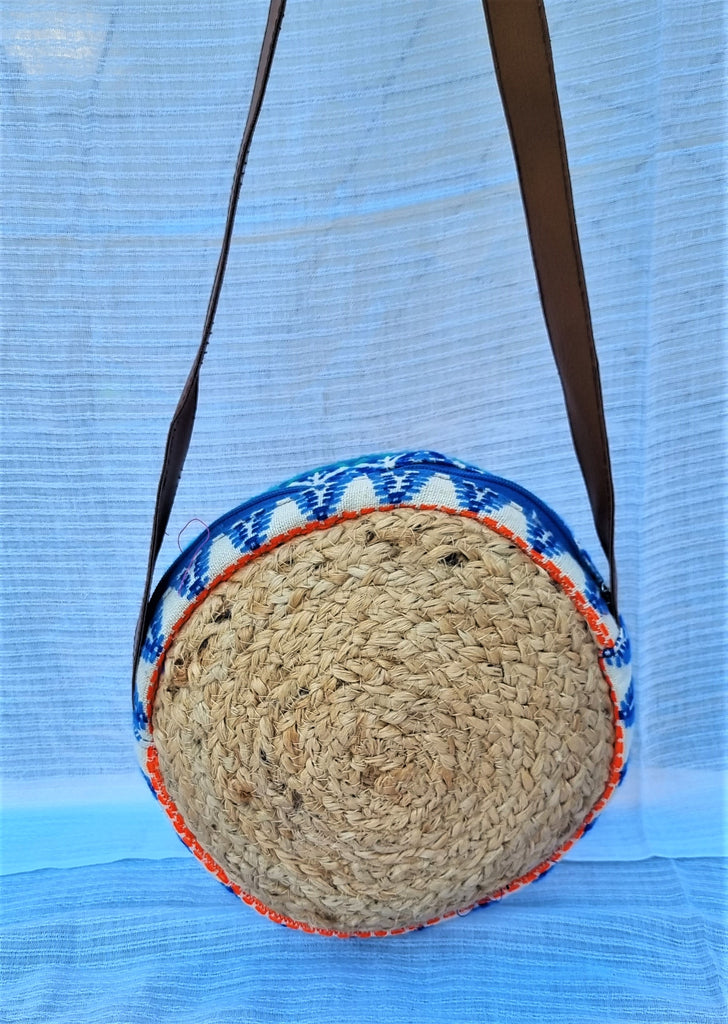 Jute handmade bags with zipper for easy handling.