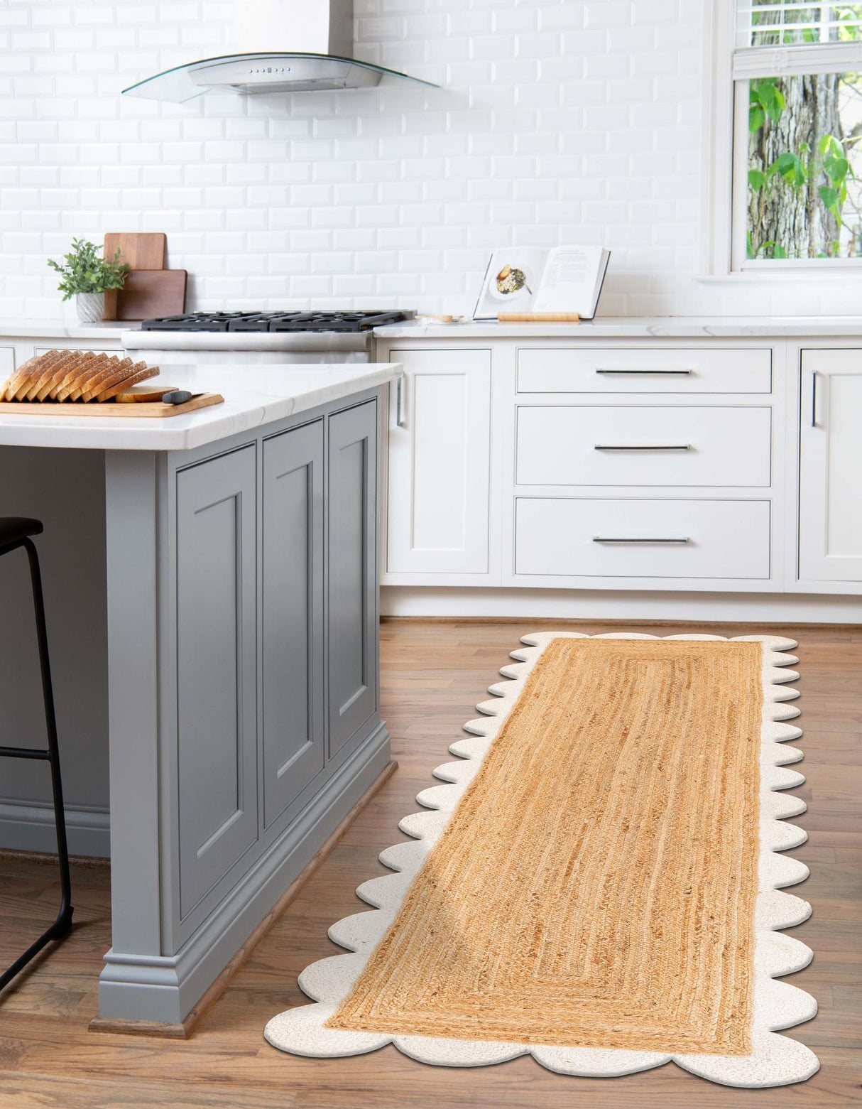 Hand Scallop Braided Jute Rug – Natural Fiber Rug with Decorative Edge