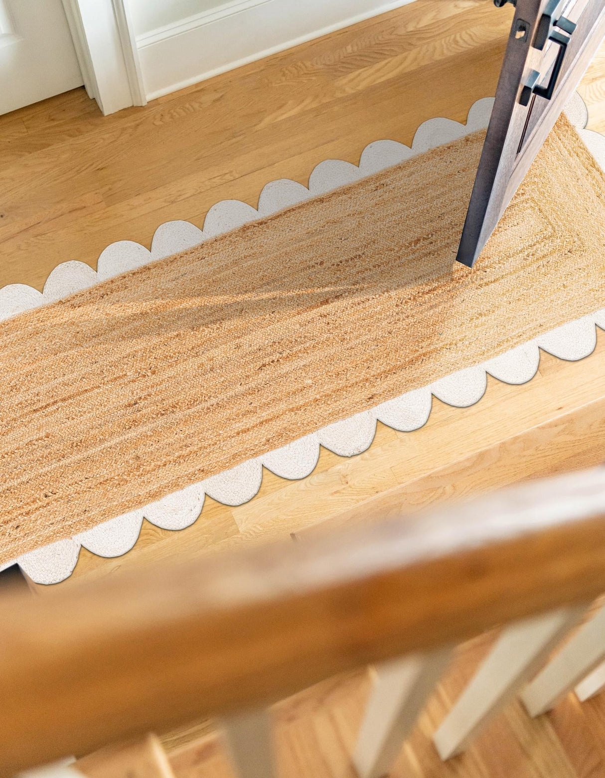 Hand Scallop Braided Jute Rug – Natural Fiber Rug with Decorative Edge