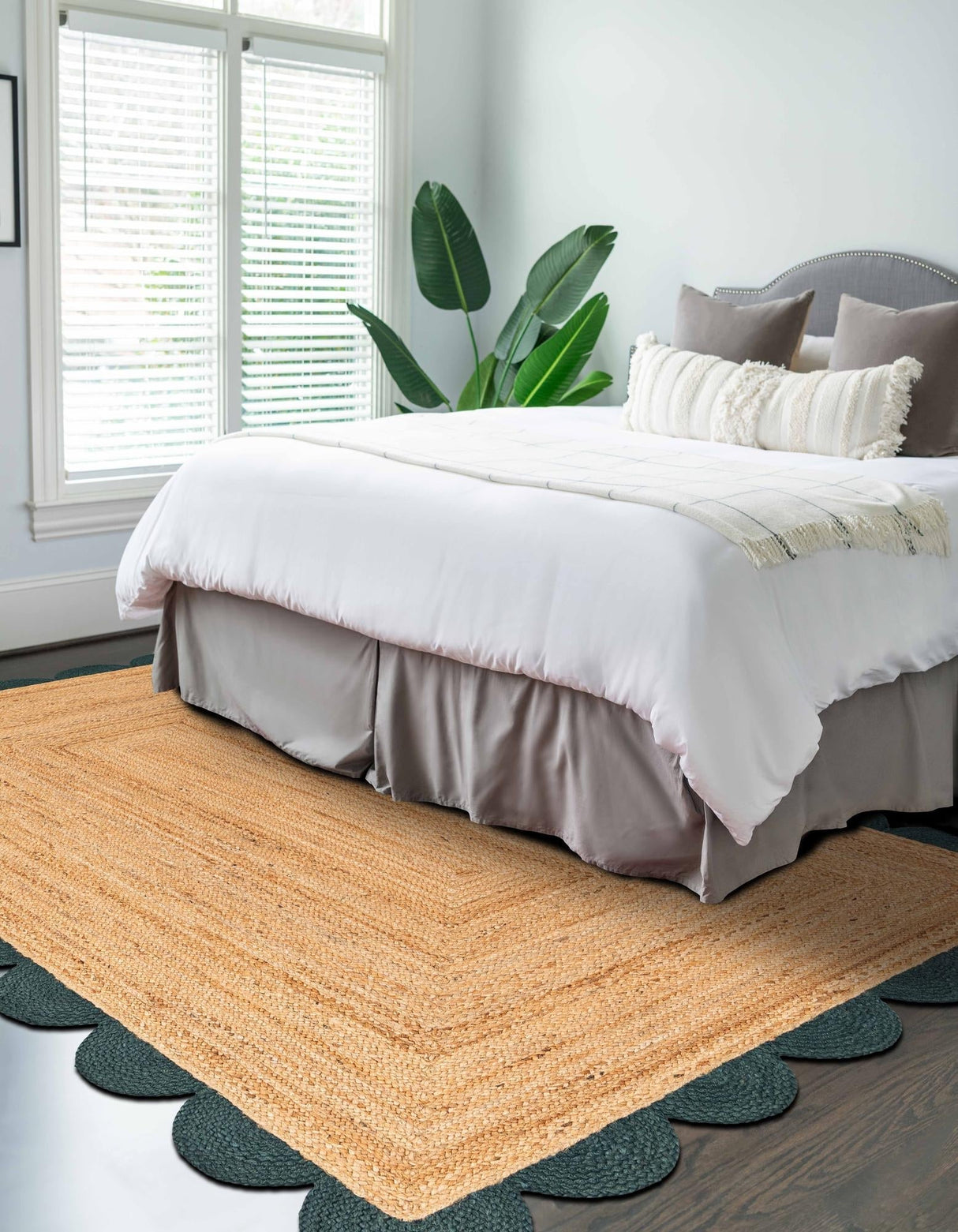 Hand Scallop Braided Jute Rug – Natural Fiber Rug with Decorative Edge