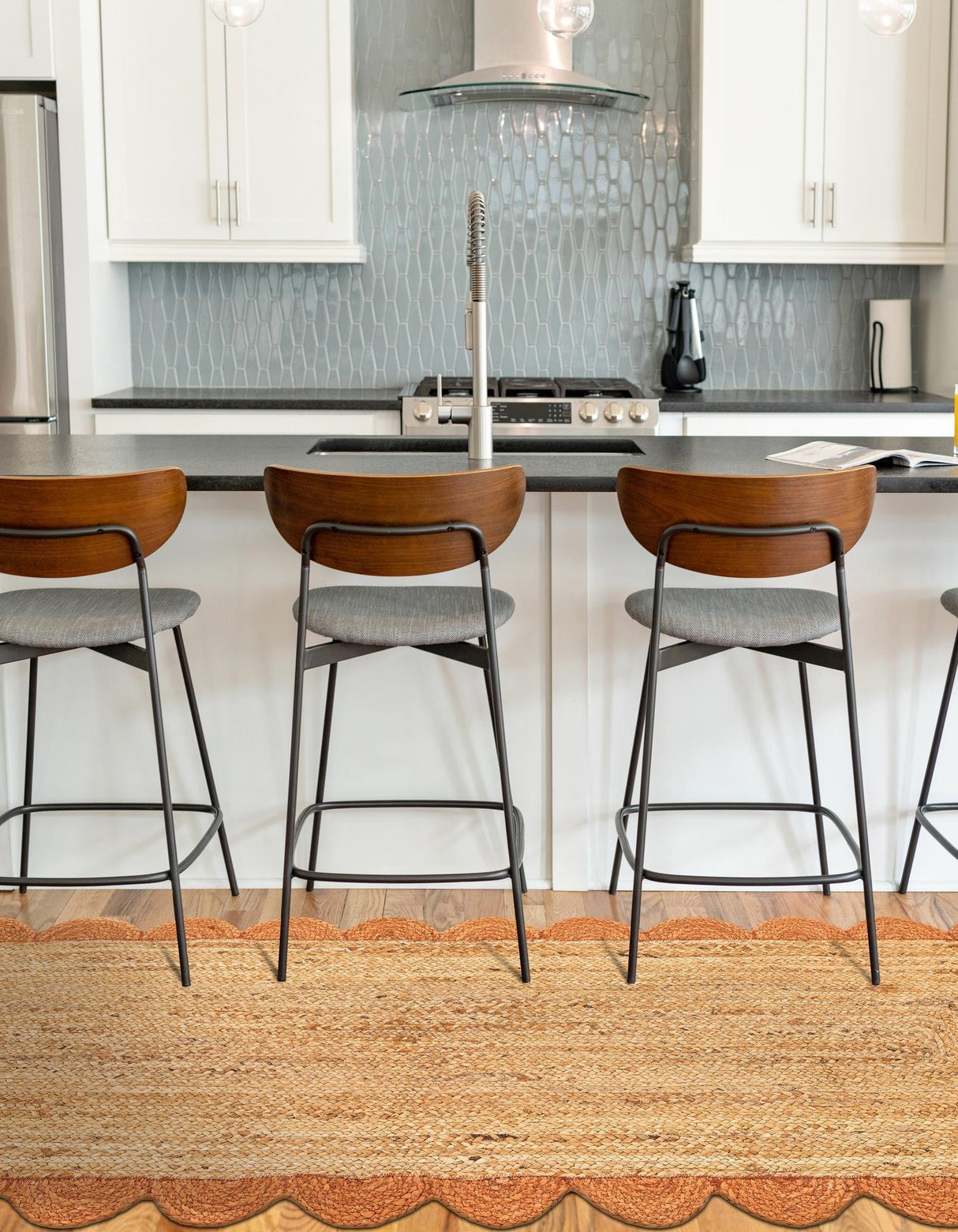 Hand Scallop Braided Jute Rug – Natural Fiber Rug with Decorative Edge