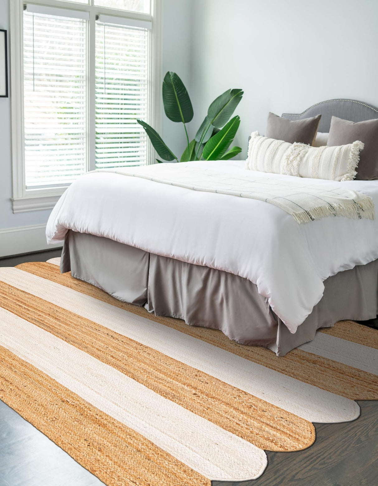 Eco-Friendly Hand Scallop Braided Jute Rug in Natural & Ivory Tones