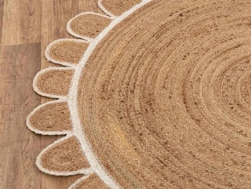 Scalloped Edge Jute Rug with Natural Border – Eco-Friendly Home Rug