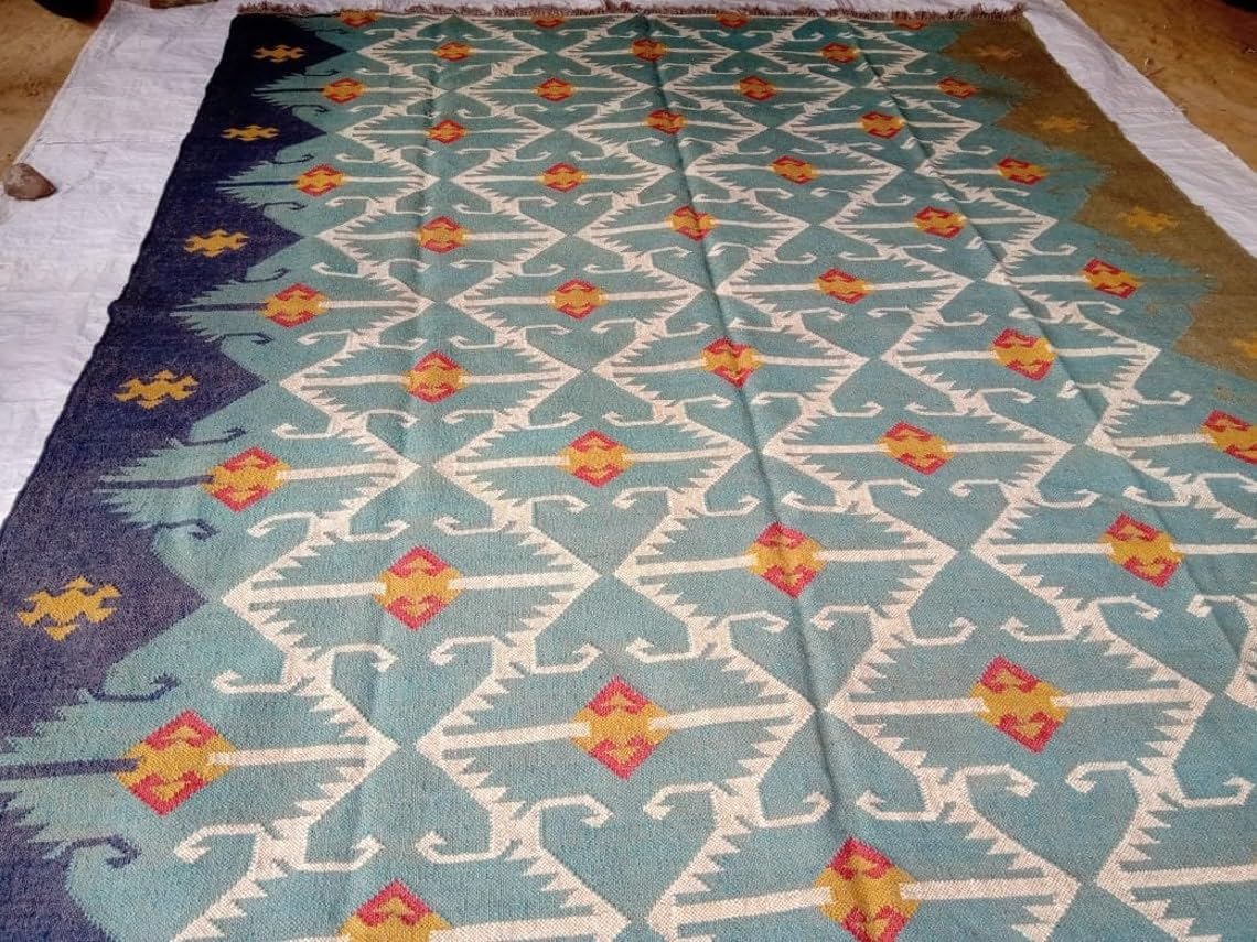 Handwoven Wool and Jute Kilim Dhurrie Rugs, Motifs Oriental Traditional Indian Geometric Rug