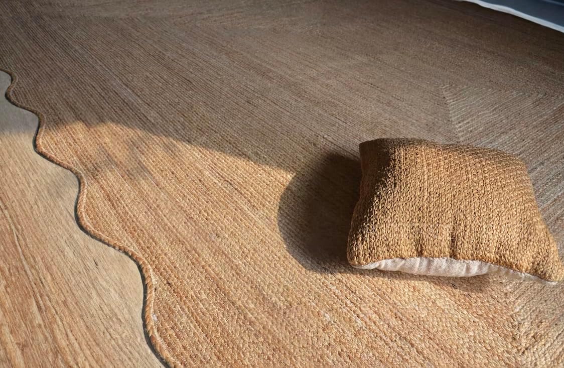 Natural Jute Scalloped Rug – Handmade Braided Rug with Boho Design