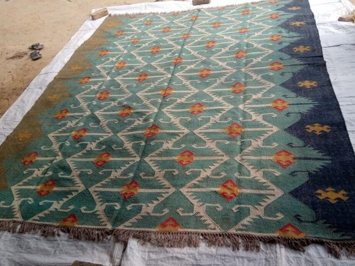 Handwoven Wool and Jute Kilim Dhurrie Rugs, Motifs Oriental Traditional Indian Geometric Rug