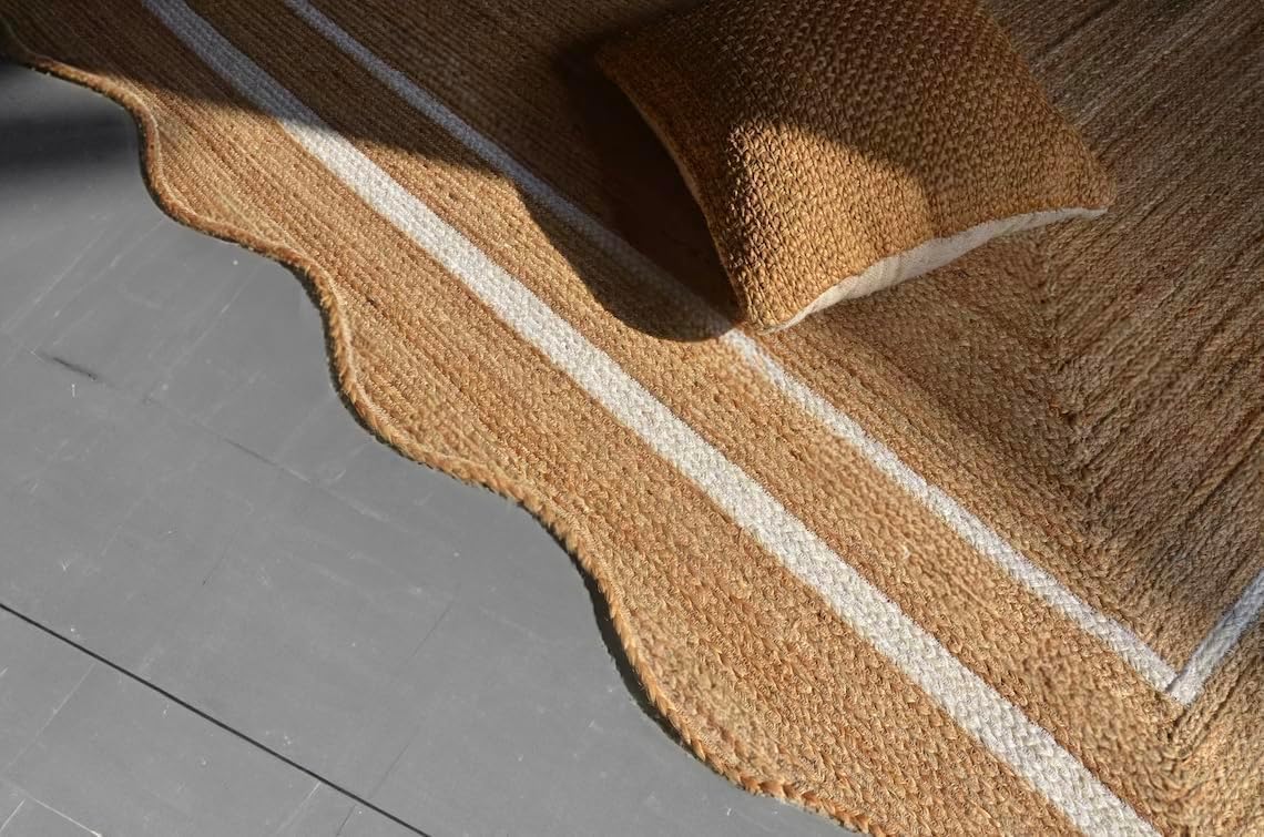 Natural Jute Scalloped Rug – Handmade Braided Rug with Boho Design