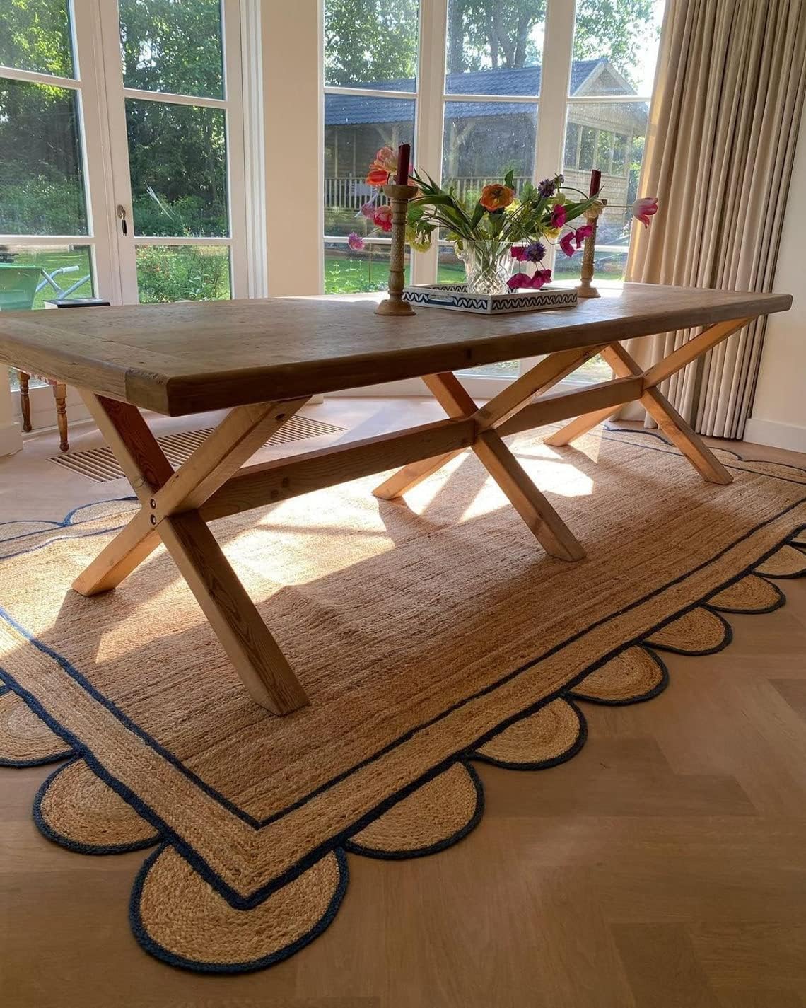 Scalloped Edge Jute Rug with Natural Border – Eco-Friendly Home Rug