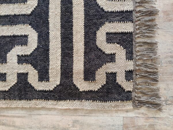 Boho Natural Wool Jute Kilim Dhurrie Rugs Black Natural Dyed Home Decor Rug