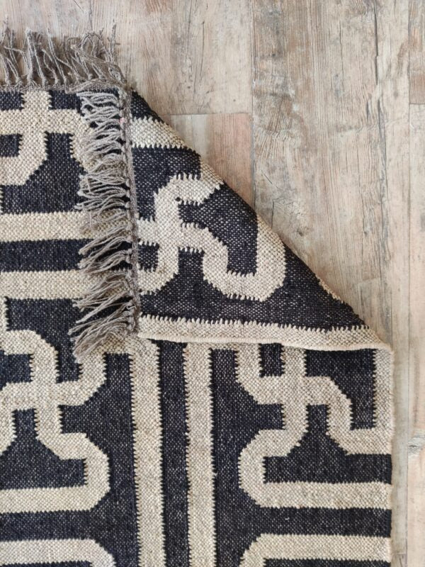 Boho Natural Wool Jute Kilim Dhurrie Rugs Black Natural Dyed Home Decor Rug