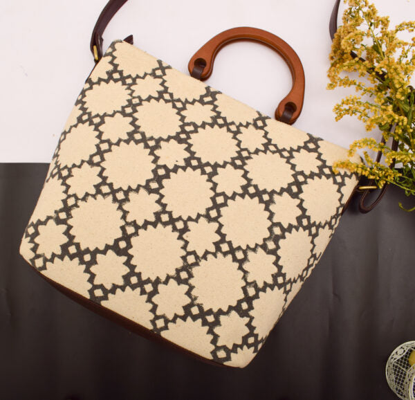 The Queen Quest Wooden Handle Bag,Handwoven Cotton Dhurrie Bags