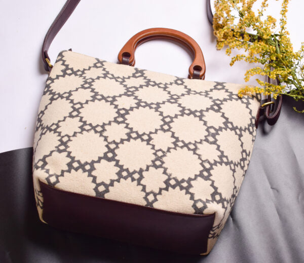 The Queen Quest Wooden Handle Bag,Handwoven Cotton Dhurrie Bags