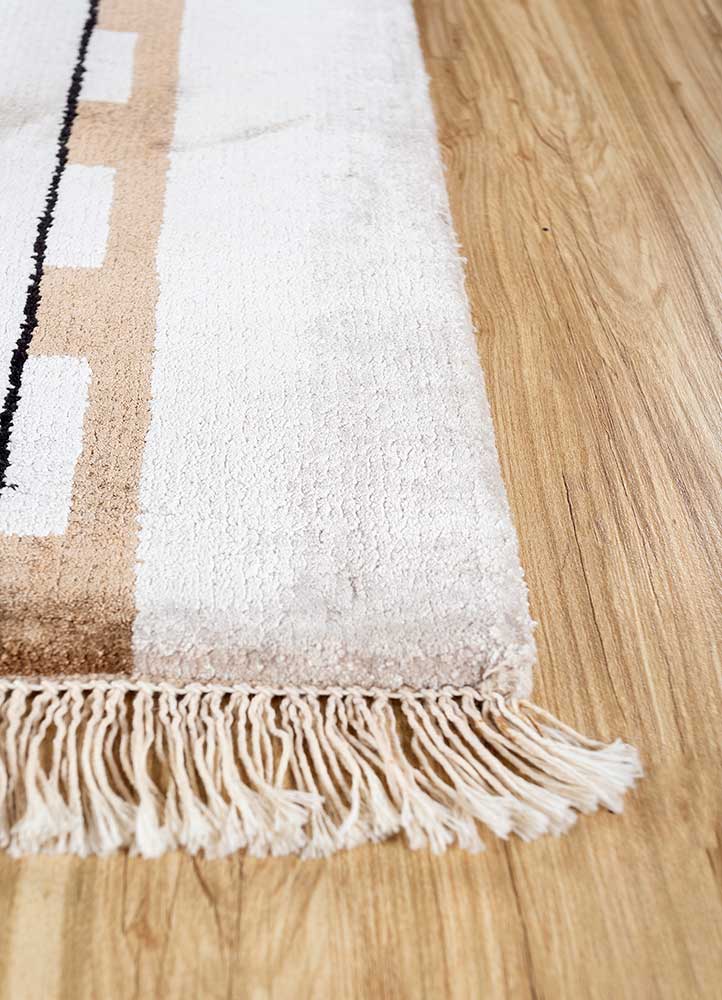Sthir,White/White Hand Hnotted Heriz Rugs