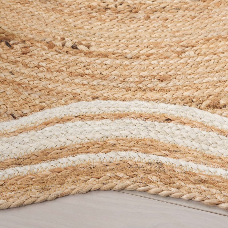 Handmade Round Jute Rug – Natural Fiber with Geometric Design