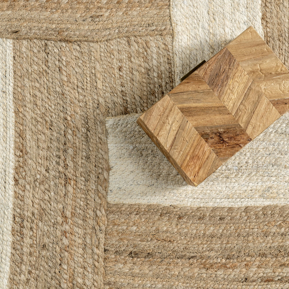 Natural Florentina Jute Rug – Geometric Links Pattern Area Carpet