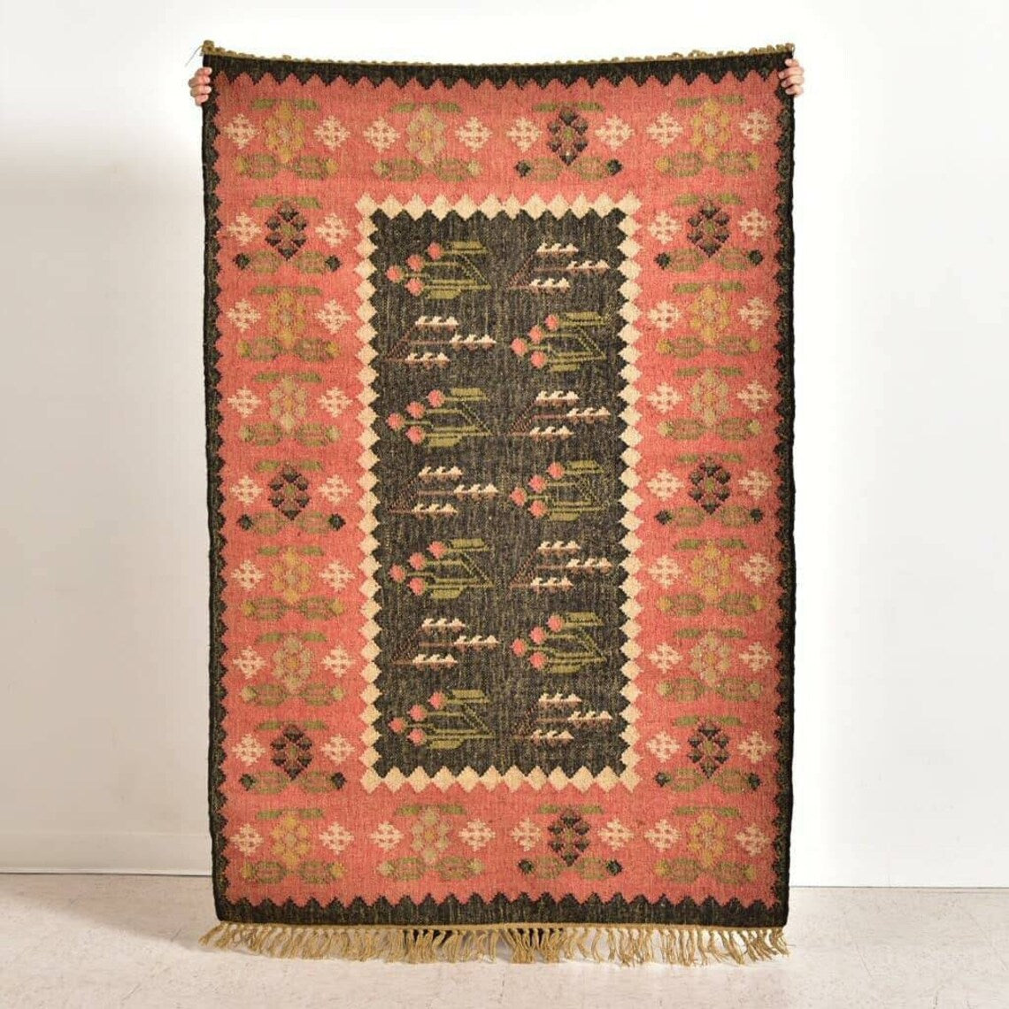 Rustic Wool Kilim Carpet Floral Pink Kilim Rug