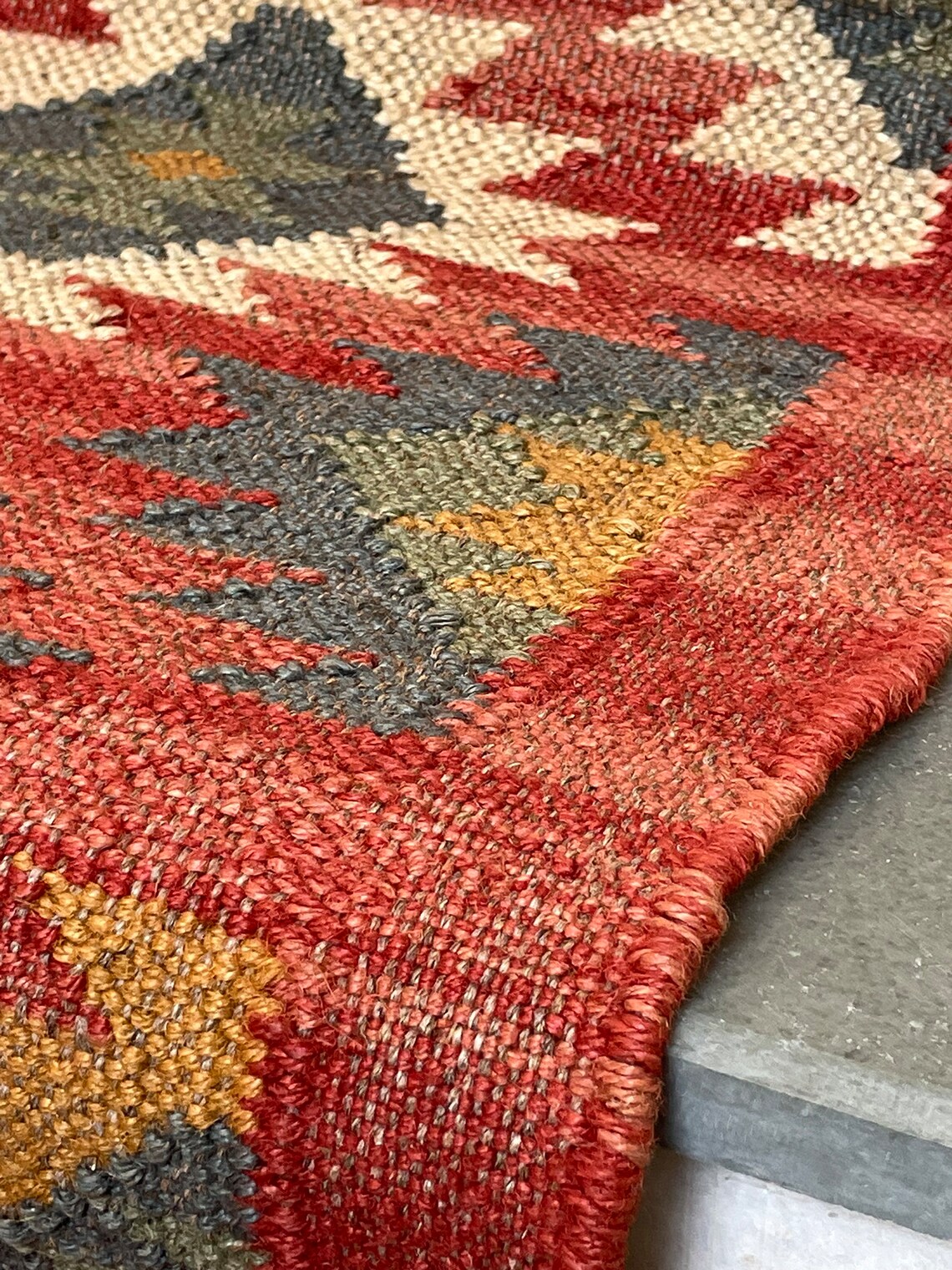 Geometric Kilim Jute Stair Runner – Traditional Meets Modern