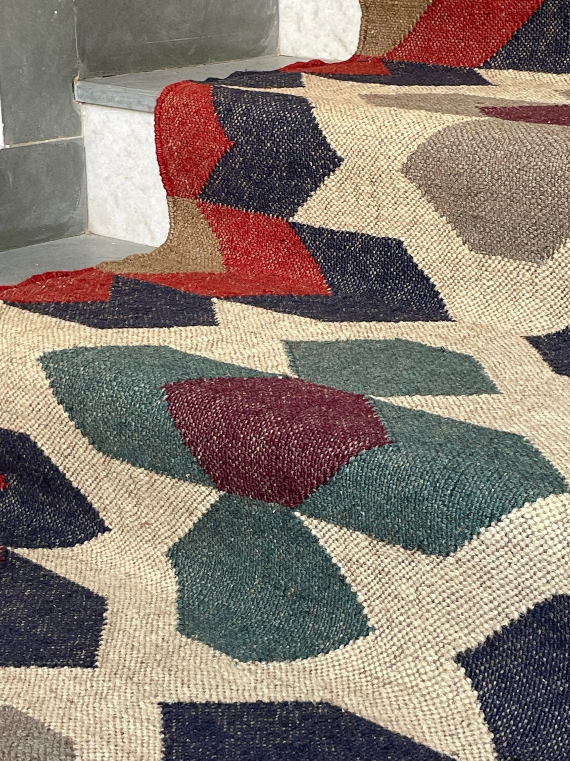 Handwoven Kilim Jute Runner – Staircase Accent