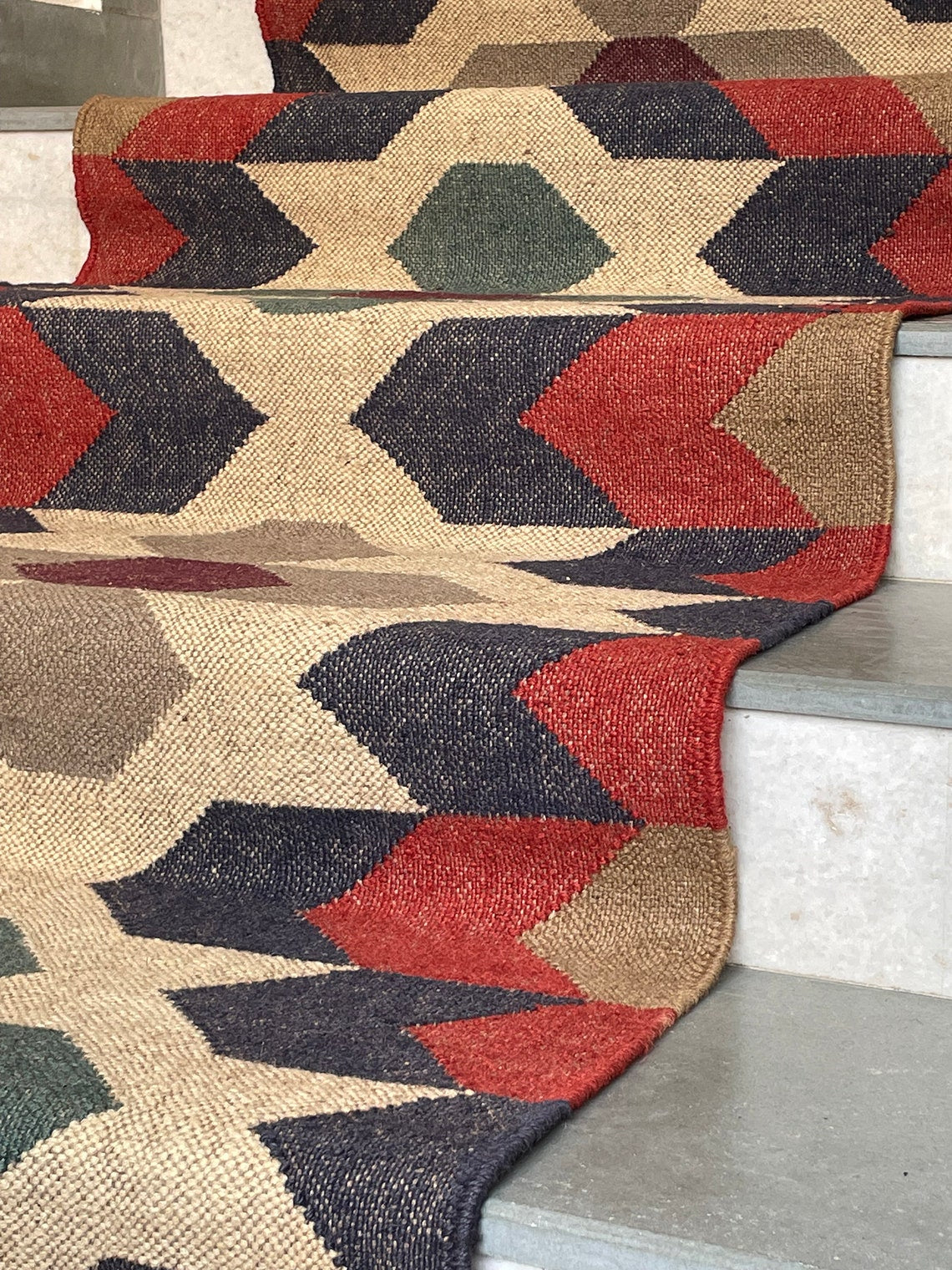 Handwoven Kilim Jute Runner – Staircase Accent