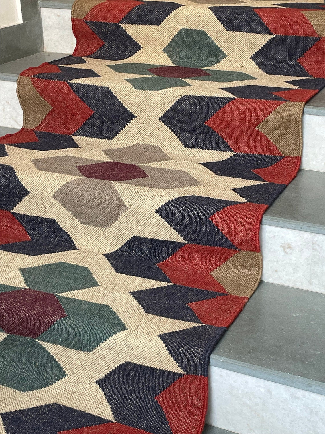 Handwoven Kilim Jute Runner – Staircase Accent