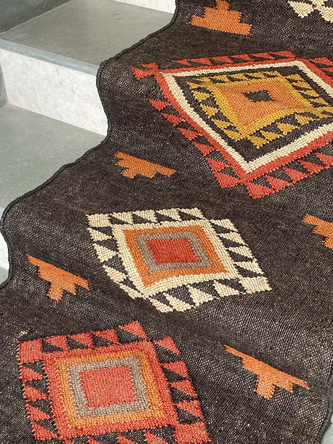 Hand-Tufted Luxury Wool Runner – Elegant Stair Decor