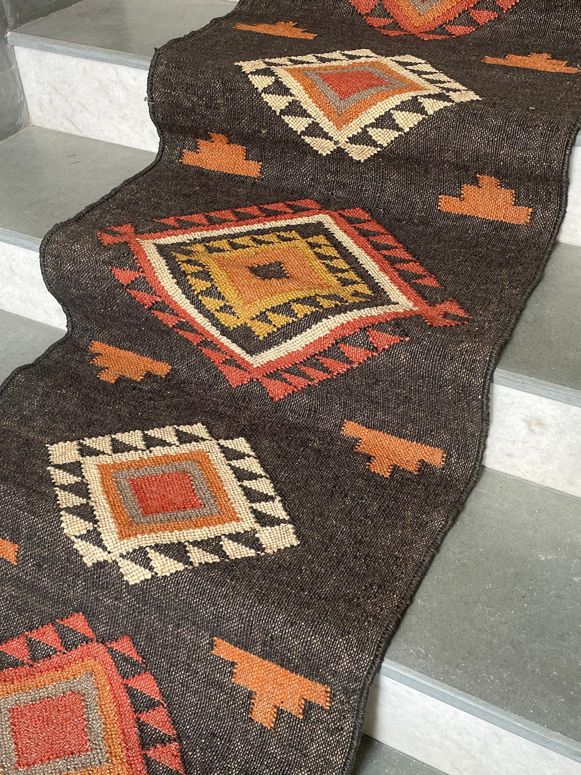 Hand-Tufted Luxury Wool Runner – Elegant Stair Decor