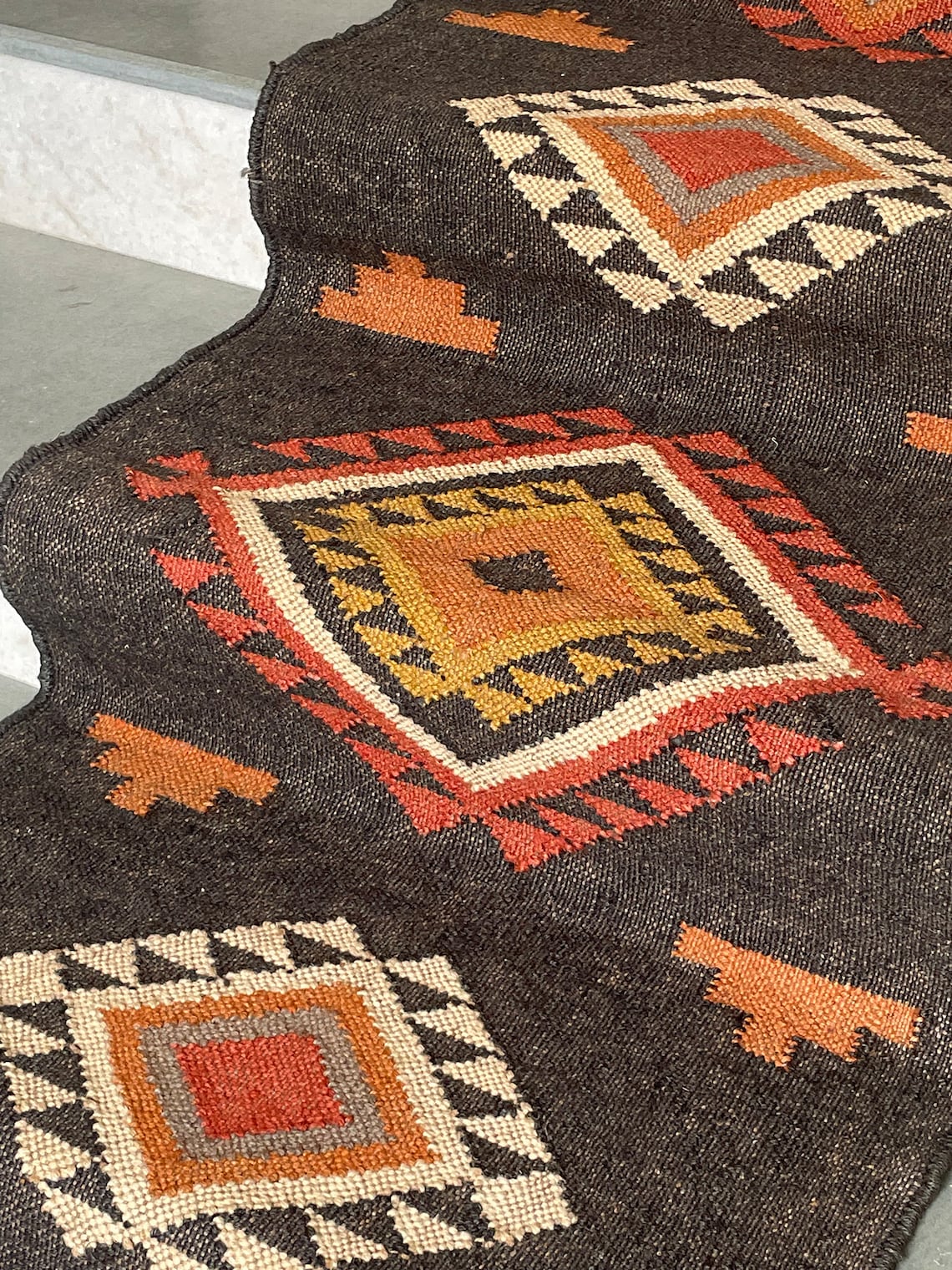 Hand-Tufted Luxury Wool Runner – Elegant Stair Decor