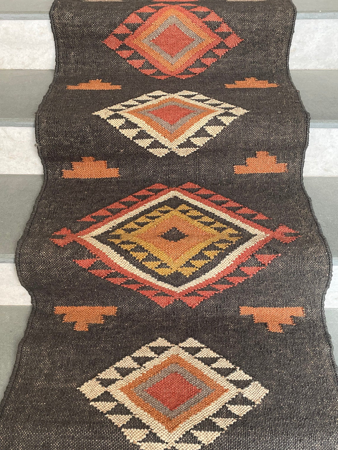 Hand-Tufted Luxury Wool Runner – Elegant Stair Decor