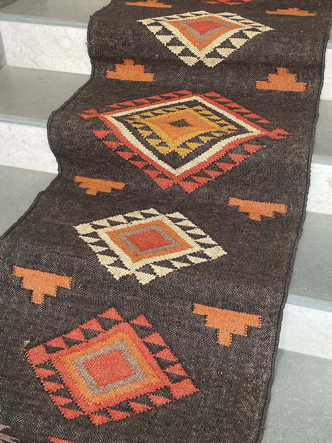 Hand-Tufted Luxury Wool Runner – Elegant Stair Decor