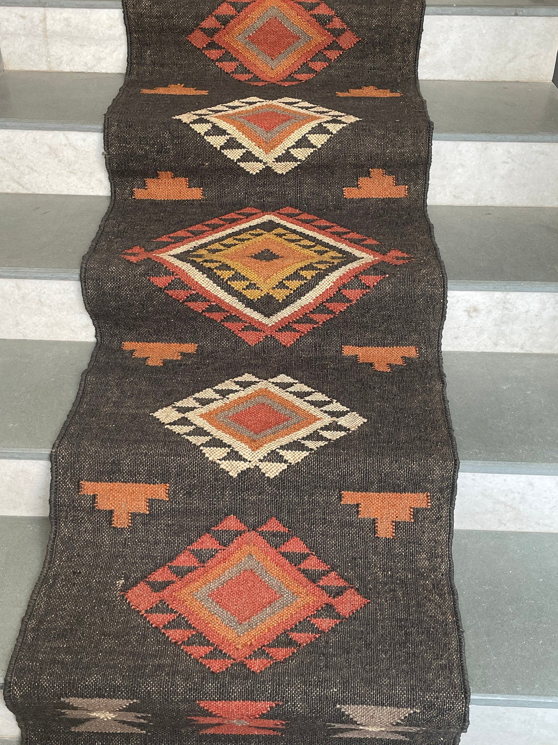 Hand-Tufted Luxury Wool Runner – Elegant Stair Decor