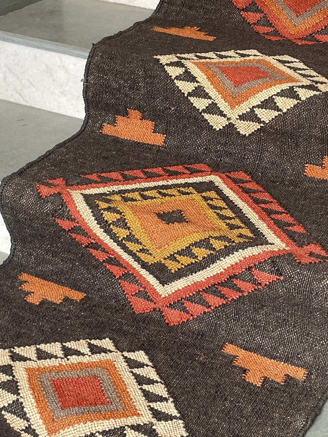 Hand-Tufted Luxury Wool Runner – Elegant Stair Decor