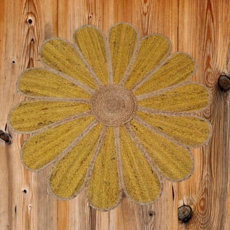 Flower-Shaped Jute Rug – Handmade Natural Rug for Boho Home Décor