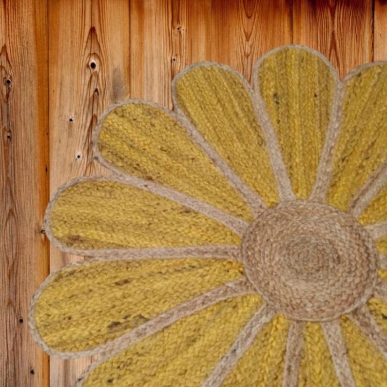 Flower-Shaped Jute Rug – Handmade Natural Rug for Boho Home Décor