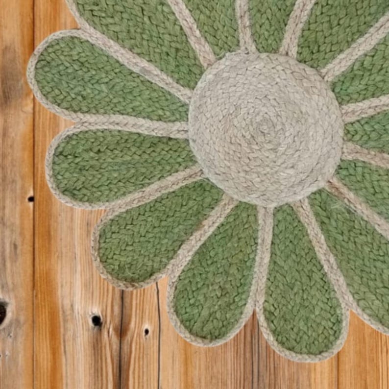 Flower-Shaped Jute Rug – Handmade Natural Rug for Boho Home Décor