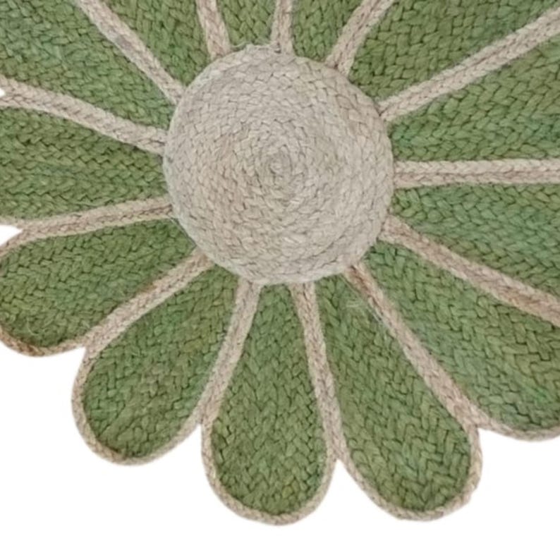 Flower-Shaped Jute Rug – Handmade Natural Rug for Boho Home Décor