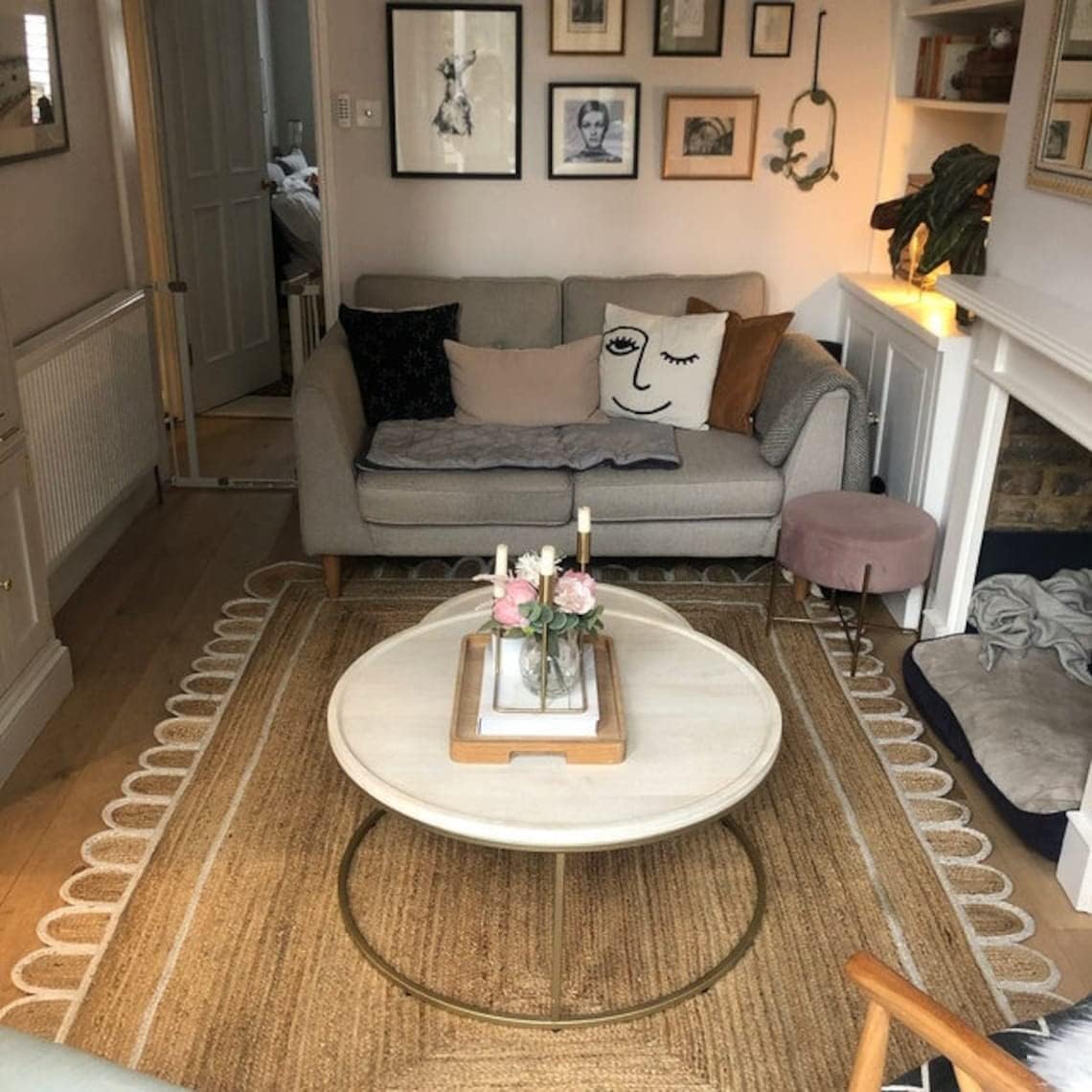 Natural Scalloped With Border Jute Rugs