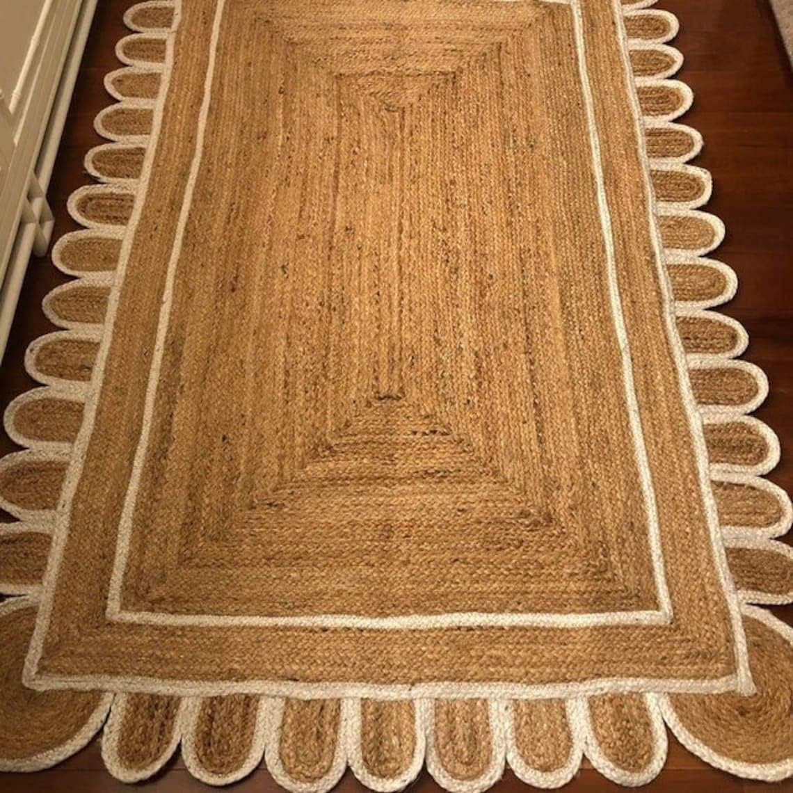 Natural Scalloped With Border Jute Rugs