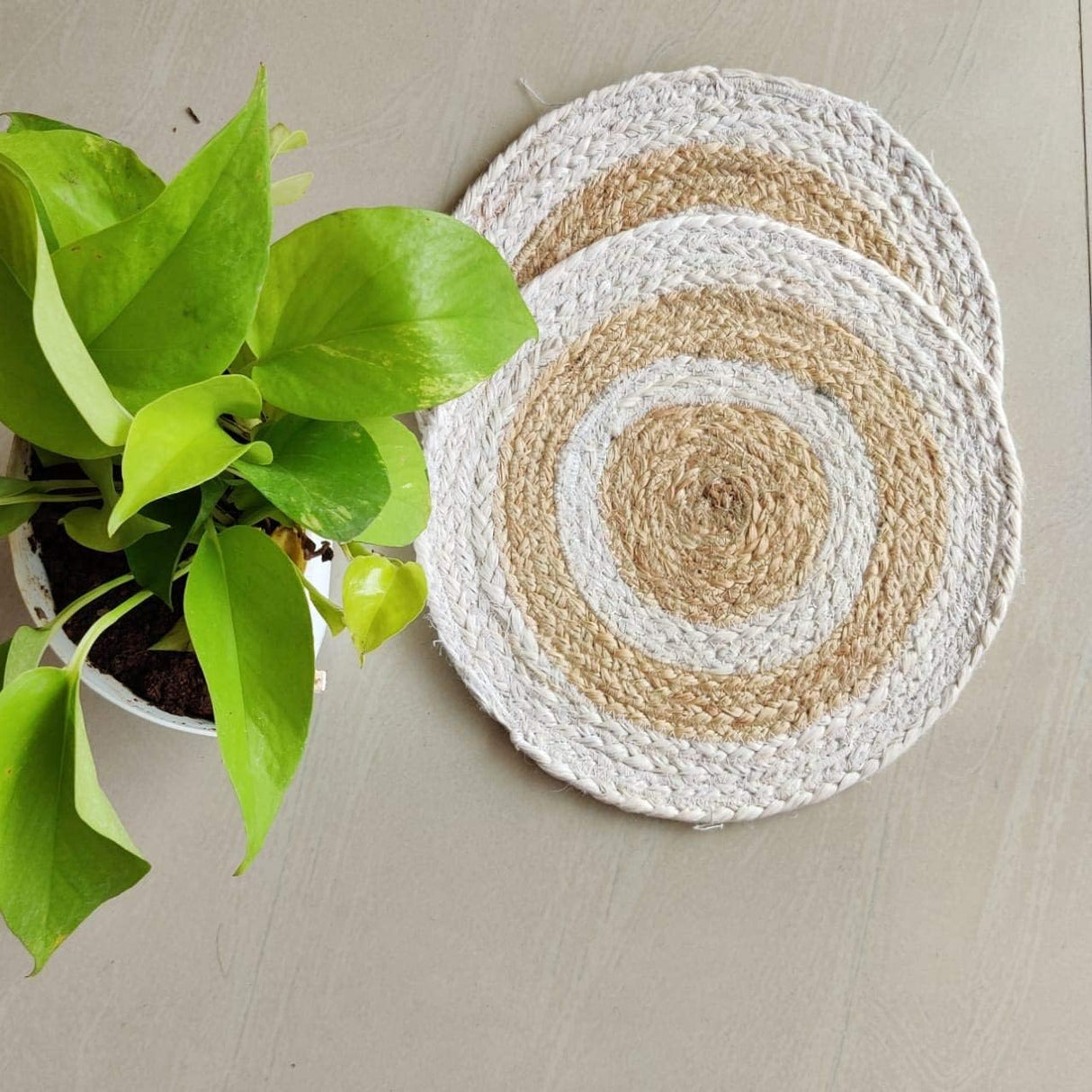 Dessous de verre, dessous de plat, sets de table, bordure blanche tressée faite à la main 