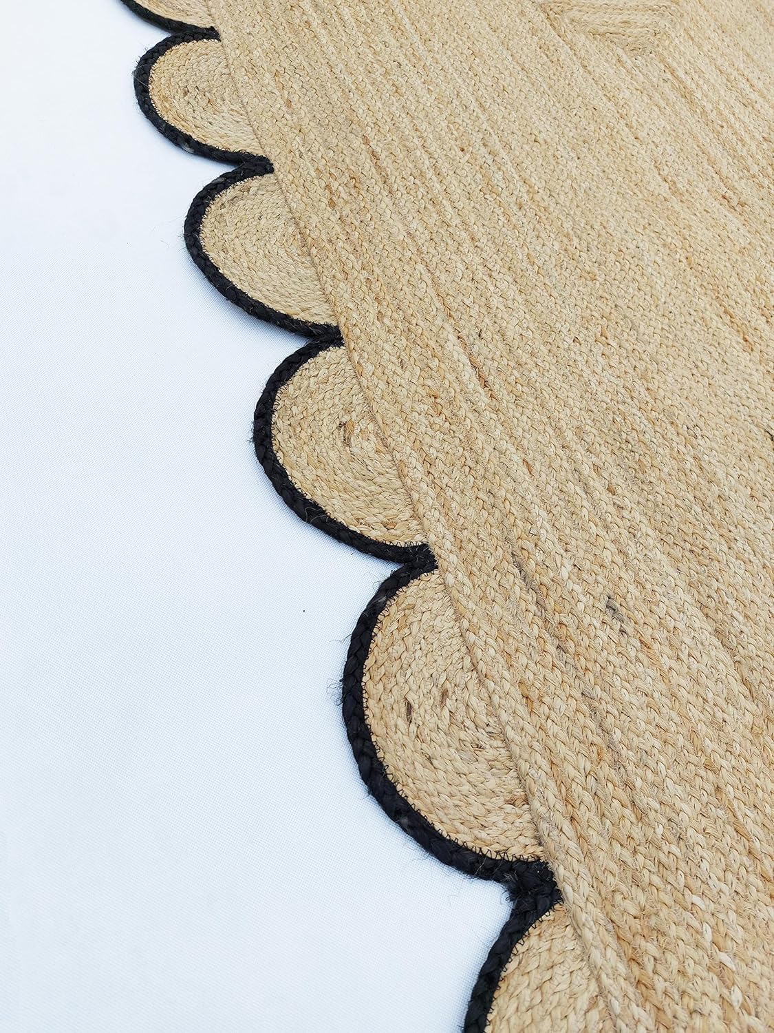 Hand Weaving Village  Decorative scalloped jute rug